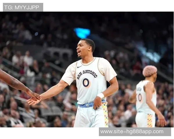 凯尔登强调团队合作的重要性热手球员将获得更多投篮机会